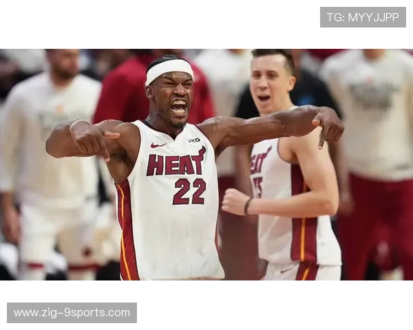 巴特勒背身转身得分，热火在末节反超比分