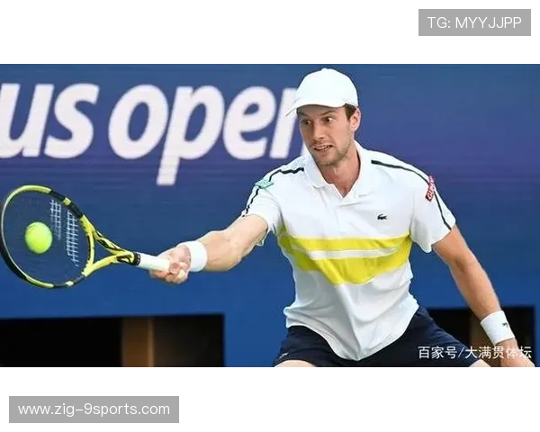 梅德韦杰夫底线快节奏来回吊打对手