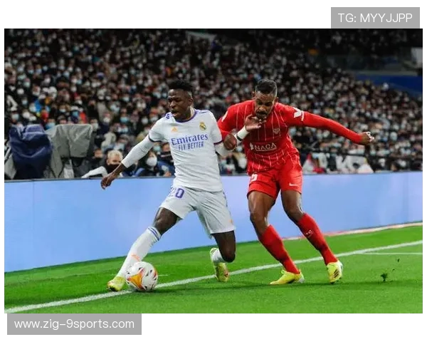 维尼修斯禁区凌空抽射得分